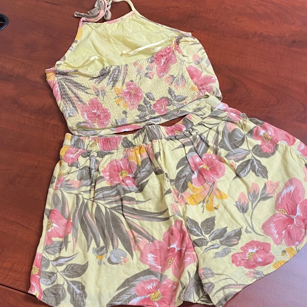 Floral Halter Top & Shorts Set from Hollister - Picture 2 of 6